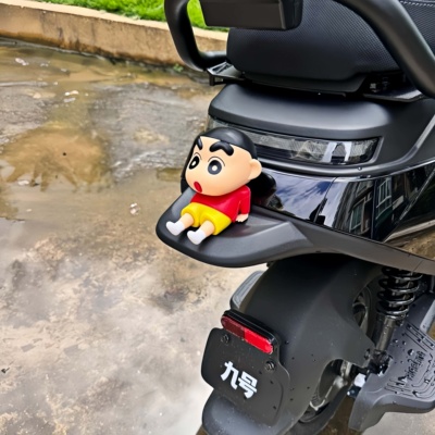 适用蜡笔小新m95cm85c电动车装饰