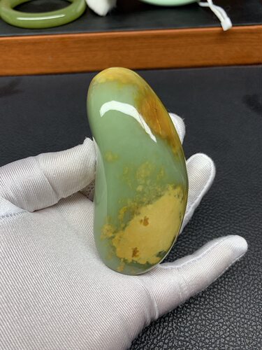 天然和田玉东北籽料河磨玉椴树林原石手把件187克岫岩玉厂家直销