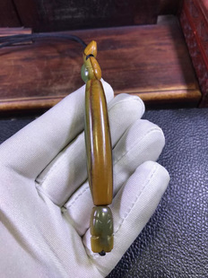 纯天然和田玉东北籽料析木绿河磨玉一线天玉乐子挂坠31克厂家直销