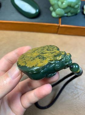 和田玉析木河磨玉龙龟手把件全壳皮122克设计巧妙皮子漂亮可定制