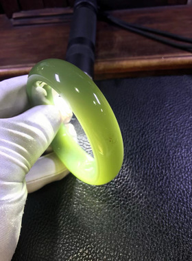 天然和田玉东北籽料析木绿河磨玉57口手镯73克玉净如水结构均匀