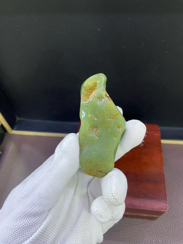 和田玉析木河磨玉化龙料全壳沙金皮原石吊坠挂坠姑黄绿色定制定做