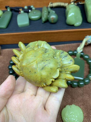 天然和田玉东北籽料河磨玉椴树林细皮料螃蟹手把件摆件166克正品