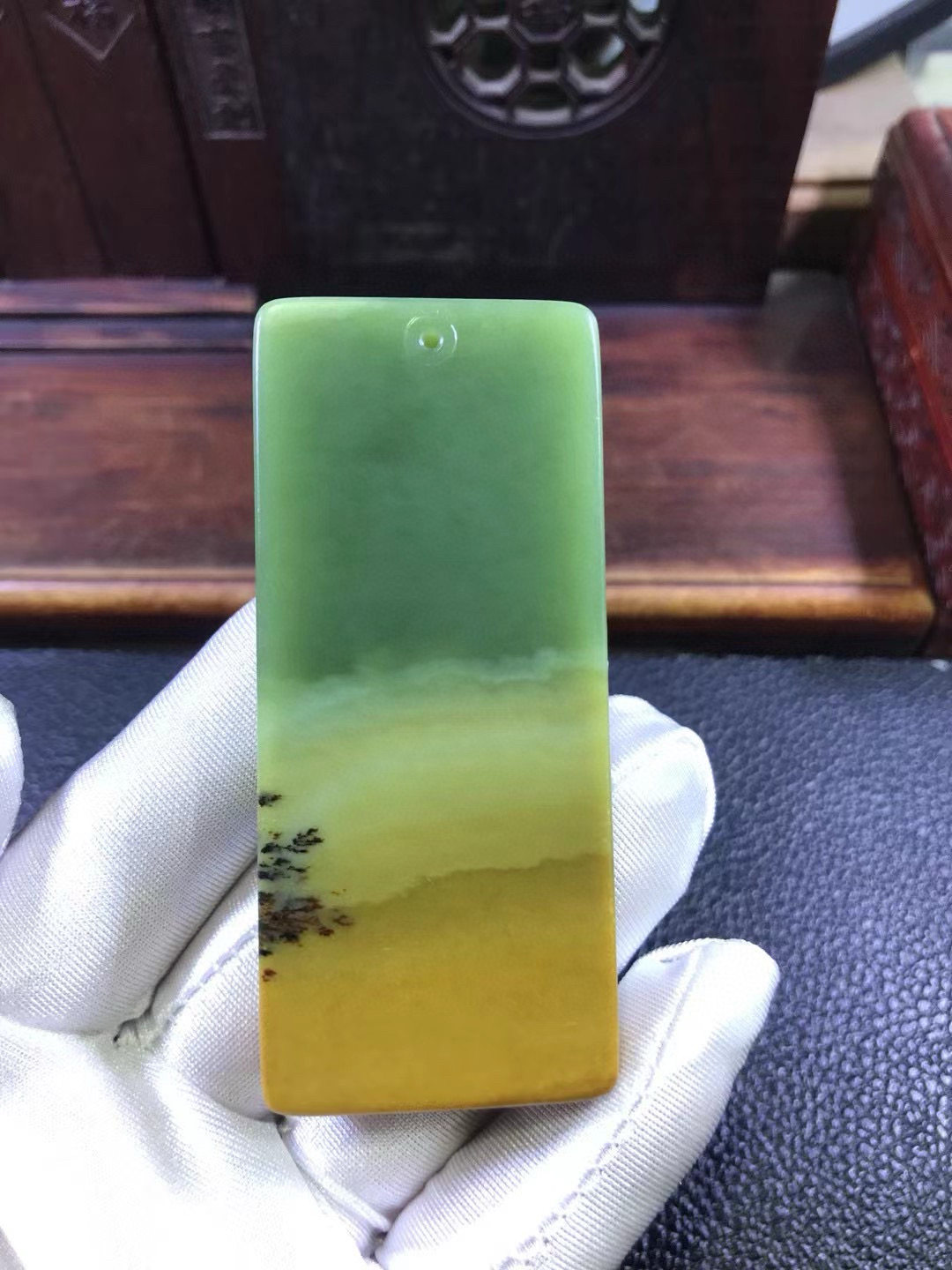 和田玉椴树林河磨玉四色牌吊坠挂颈饰