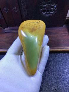 和田玉析木河磨玉椴树林黄绿河磨玉全壳手把石232克纯天然定制