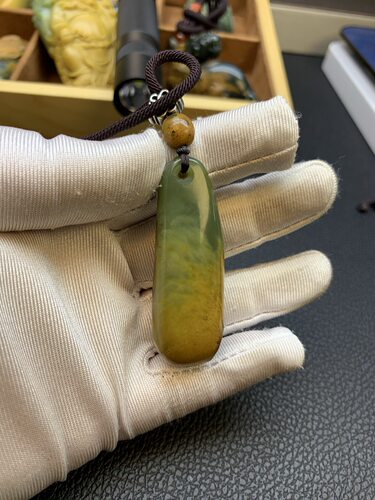 天然和田玉东北籽料厂家直销析木河磨玉细皮料原石吊坠挂坠32克