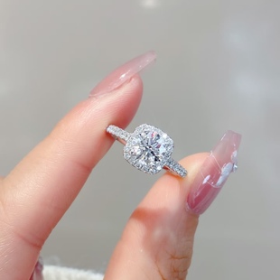莫桑石戒指女纯银镀18k铂金仿真求婚订婚结婚小方糖钻戒送女朋友