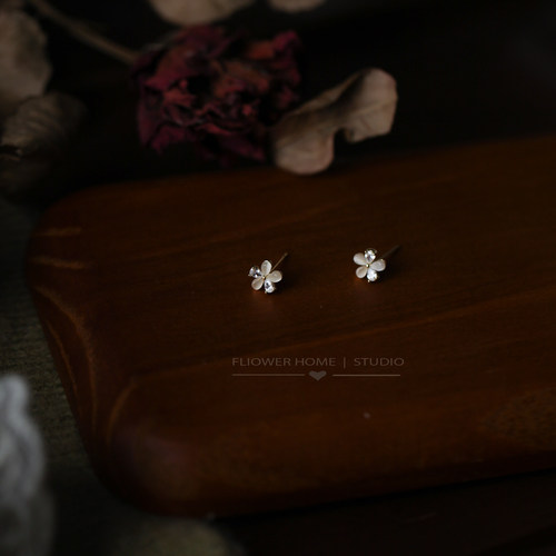 猫眼石女闪亮小巧耳钉