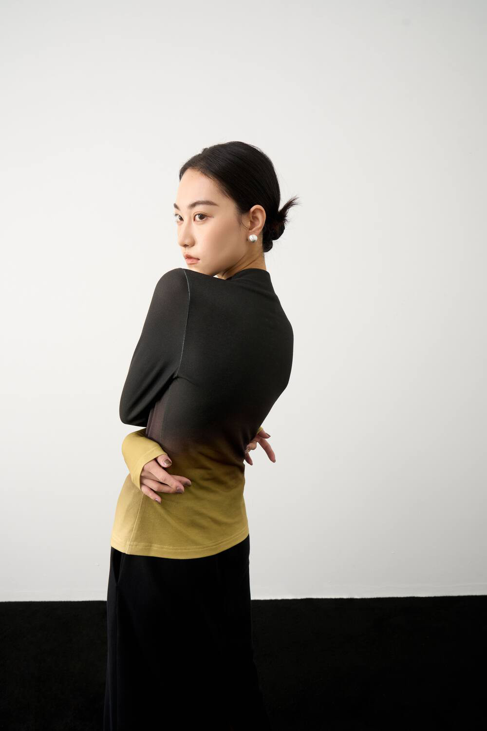 YM2024春季新款撞色小众设计修身百搭小高领打底衫渐变上衣女
