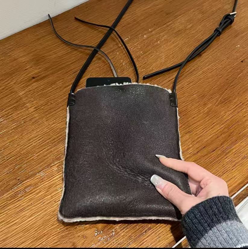 2025新款真皮日韩风牛皮手拿包女竖款方形单肩斜挎包极简小包包