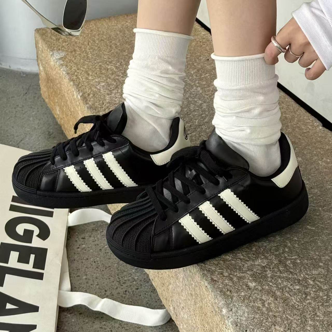 诗歌兰2025秋季新款真皮休闲板鞋