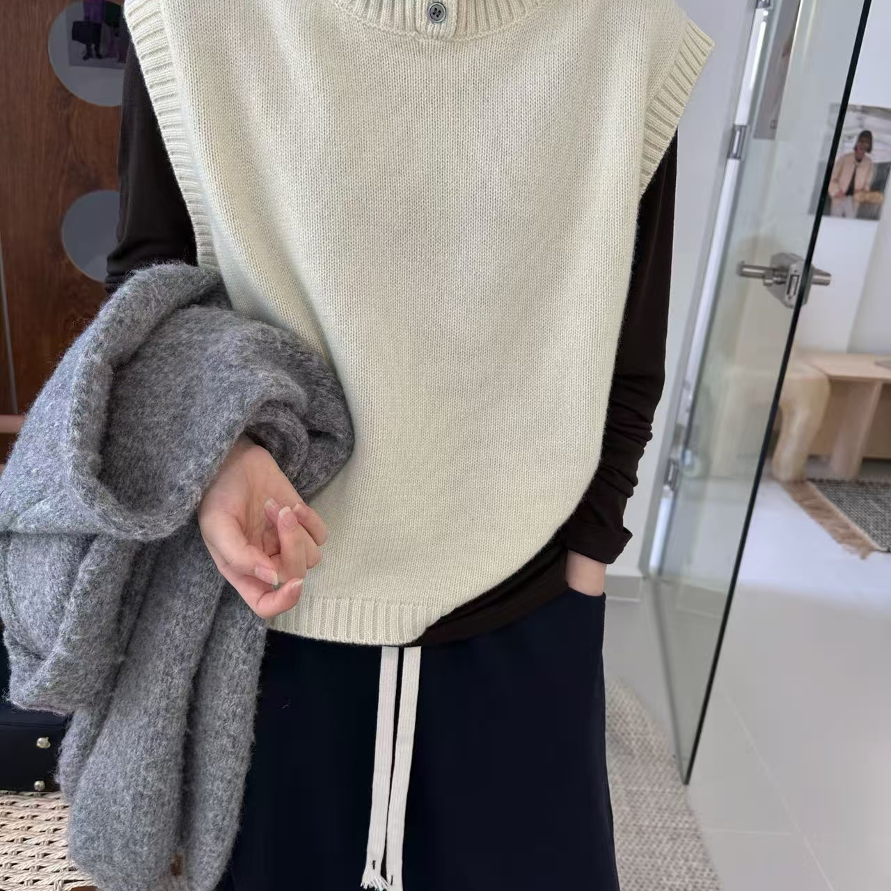 全羊毛针织马甲女2025秋款无袖纯色三粒扣设计宽松显瘦马夹背心潮