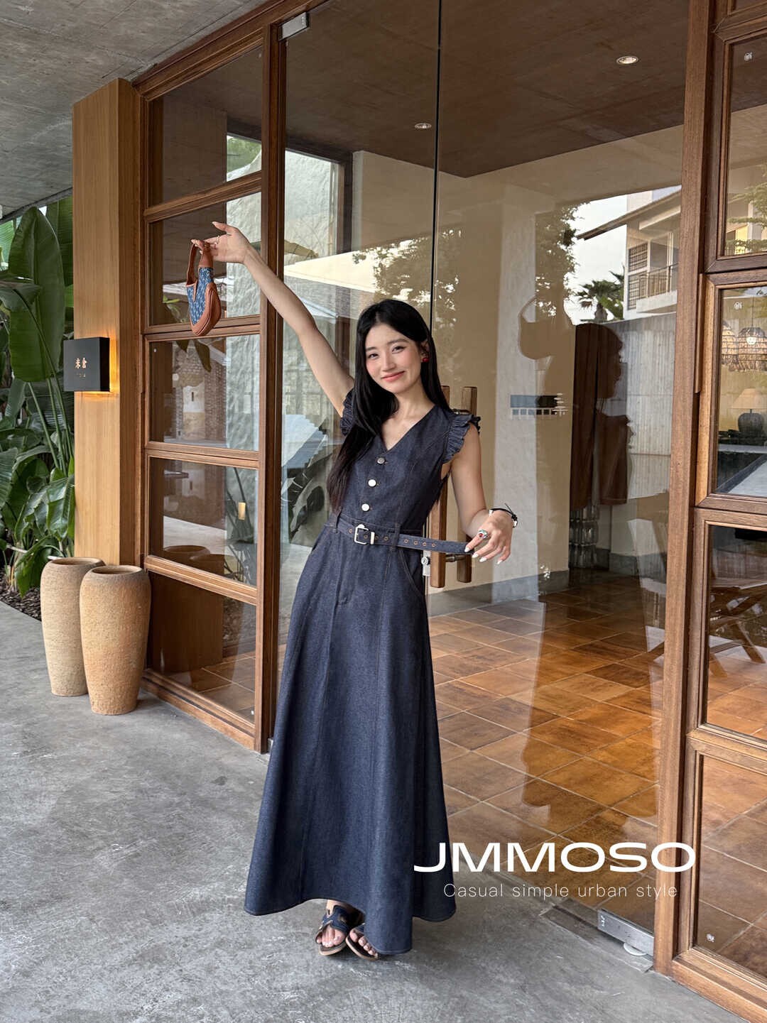 港味复古V领荷叶边小飞袖垂顺牛仔连衣裙女夏季排扣口袋修身长