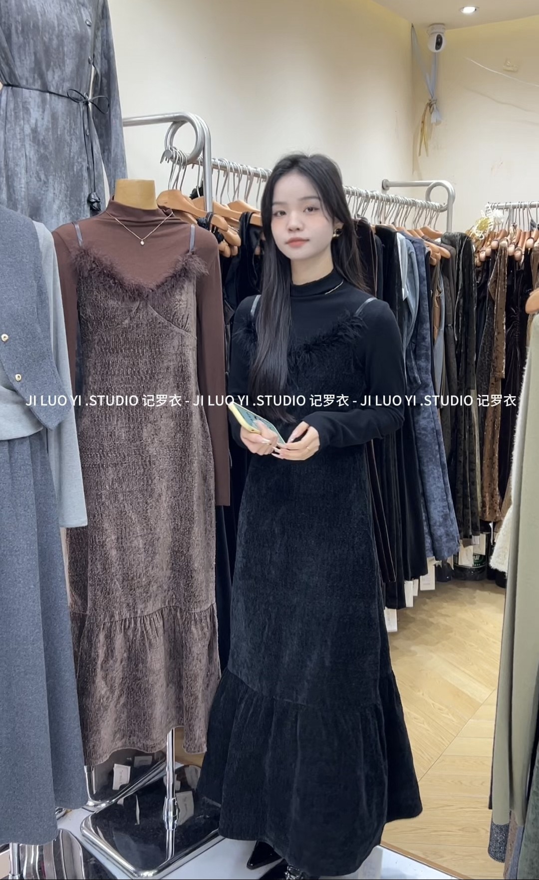 法式复古高级感加厚毛领吊带连衣裙女贵气名媛风气质显瘦百搭长裙