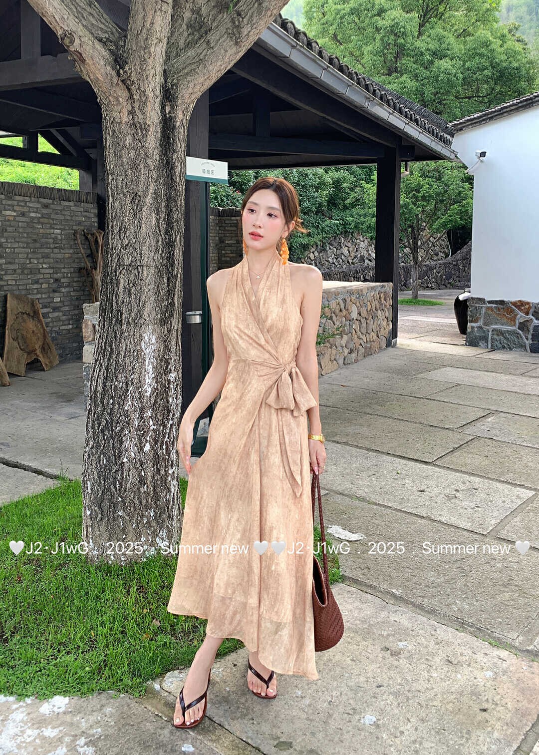 韩系气质V领交叉扎染挂脖连衣裙女夏季新款系带收腰气质简约长裙