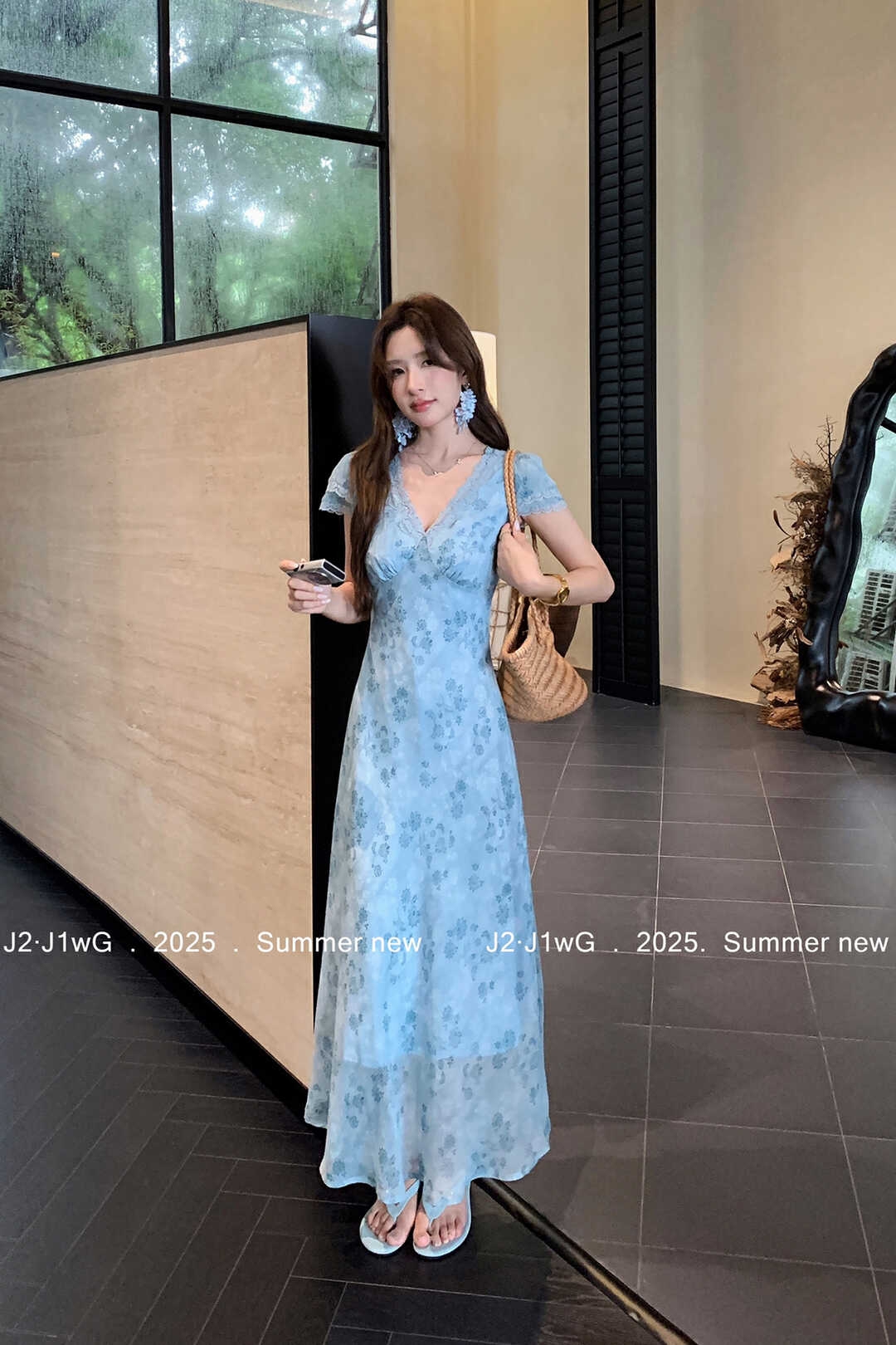 2025夏季新款气质V领蕾丝拼接短袖连衣裙女优雅淑女风修身碎花裙