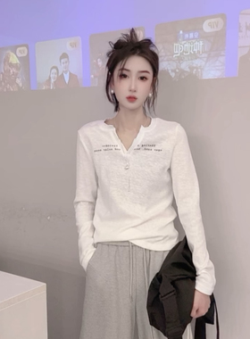欧货2025春季新款前后字母印花t恤女时尚洋气百搭长袖v领套头上衣
