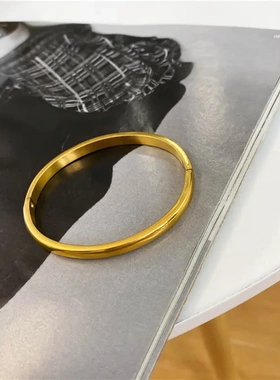 钛钢简约素圈手镯欧美夸张个性冷淡风手环时尚轻奢高级感手饰