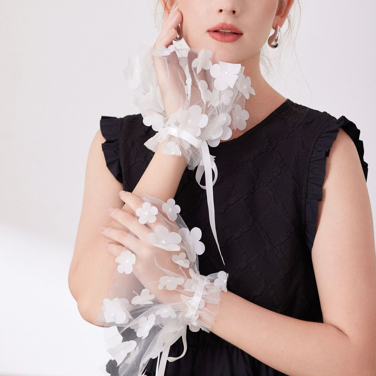 女款蕾丝网纱花朵系带假袖手套