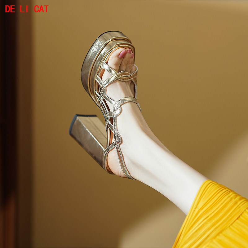 粗跟镂空羊皮露趾增高时装凉鞋潮