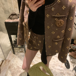 AA77-正肩短款夹棉上衣外套+优雅短裤套装(配胸针)(不含内搭)T931