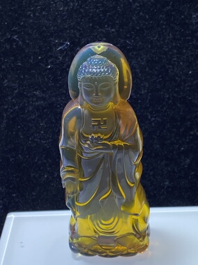 缅甸天然琥珀，老矿金蓝珀 立体阿弥陀佛，完美品质，30.7克
