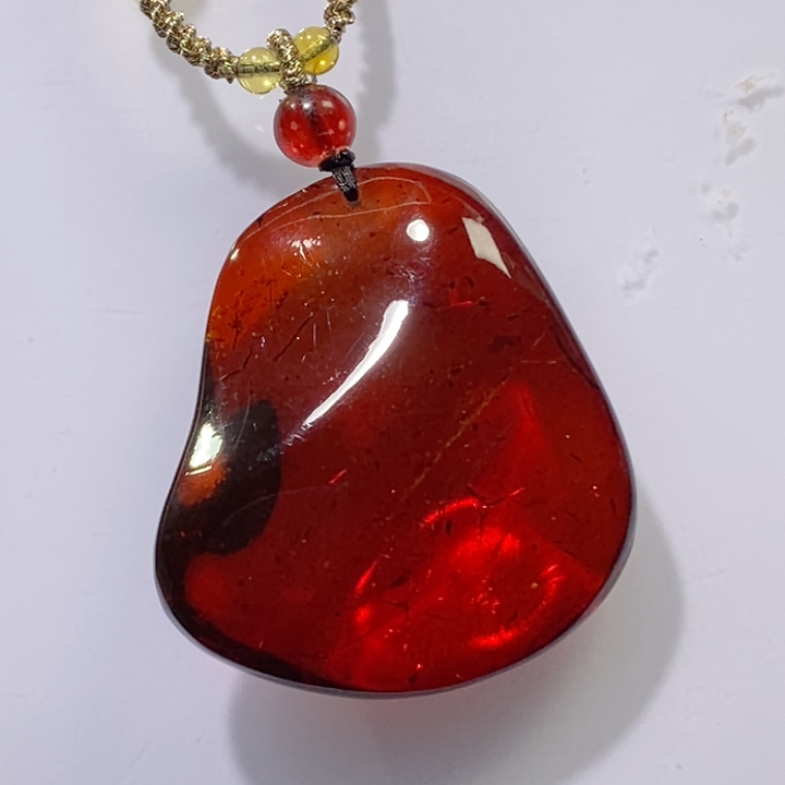 血珀雨花蜜随形吊坠