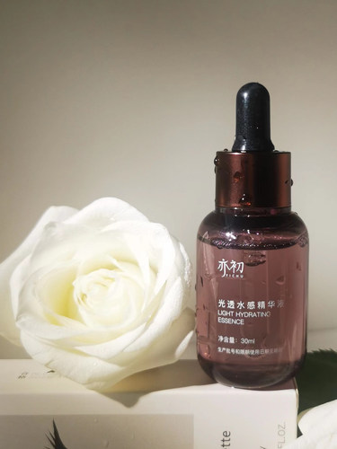 亦初补水保湿提亮光透水感精华液