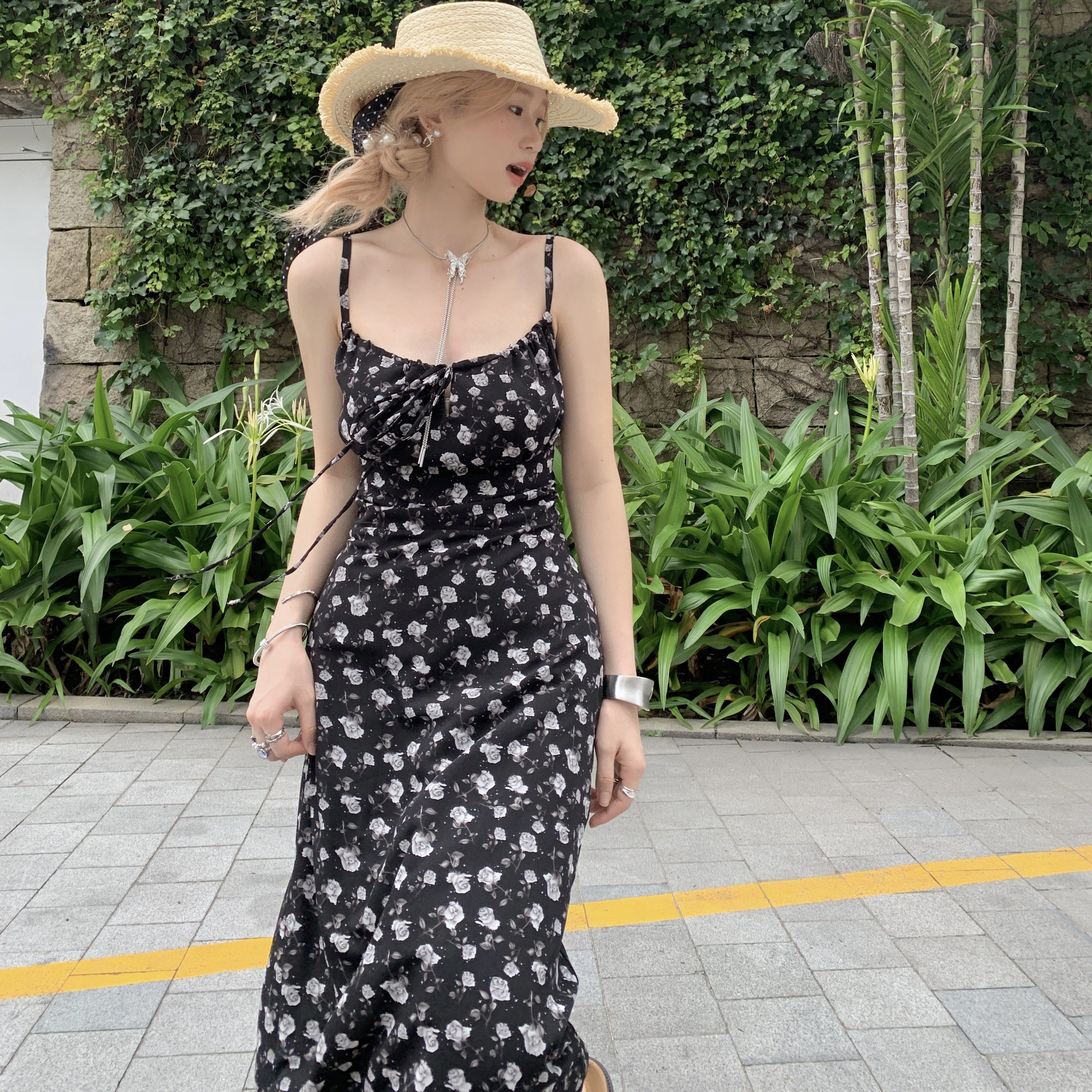 大码胖mm复古气质碎花吊带连衣裙女夏季新款收腰印花系带长裙子潮