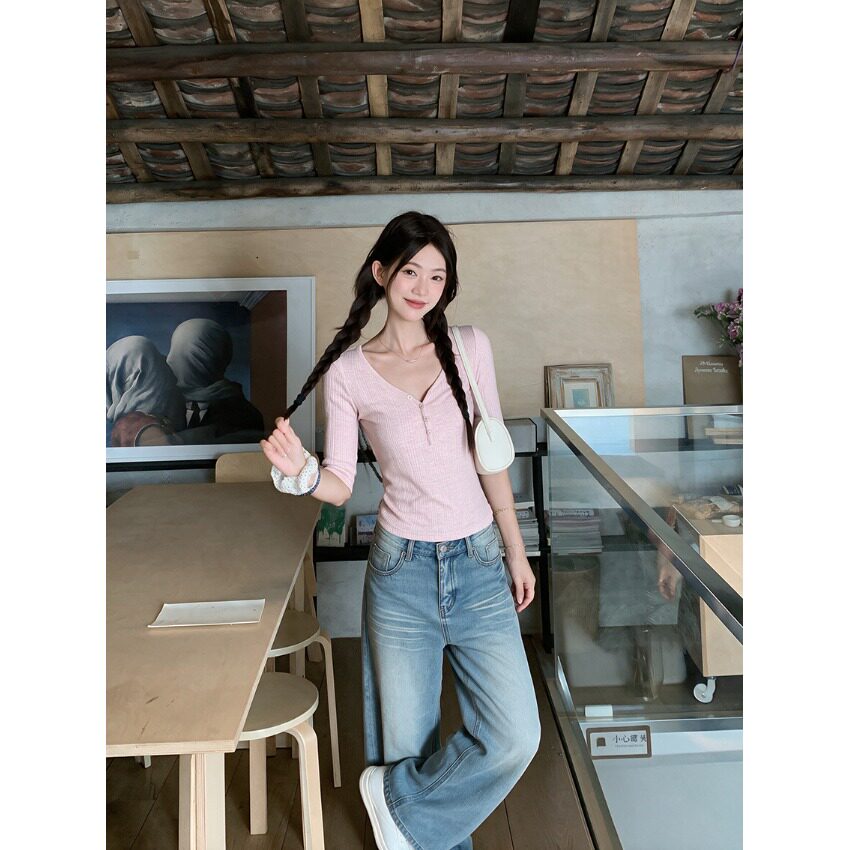 大码纯欲V领修身小众短款T恤女