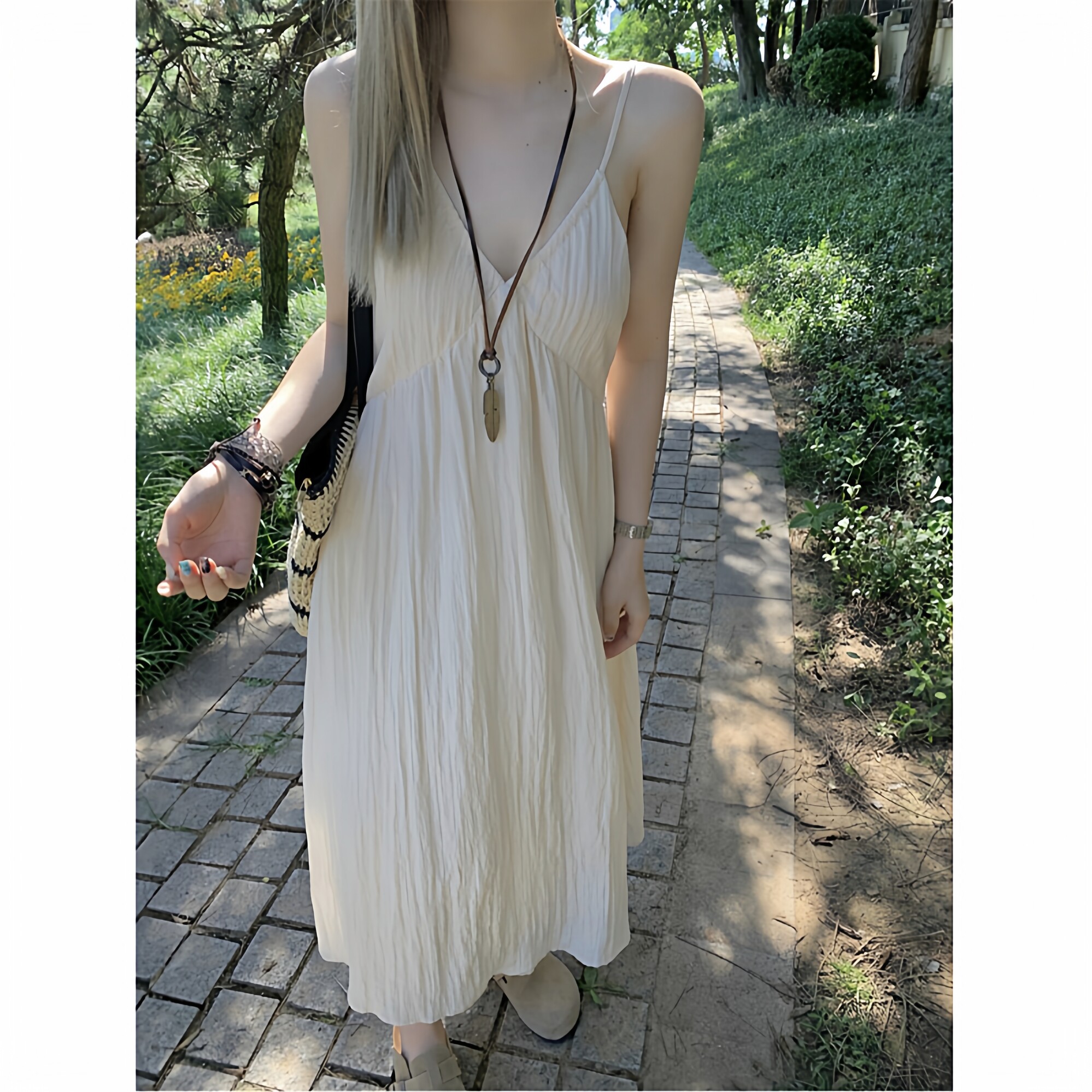 新势力时尚女装 三亚拍照海边露背沙滩裙女性感简约仙气显瘦长裙