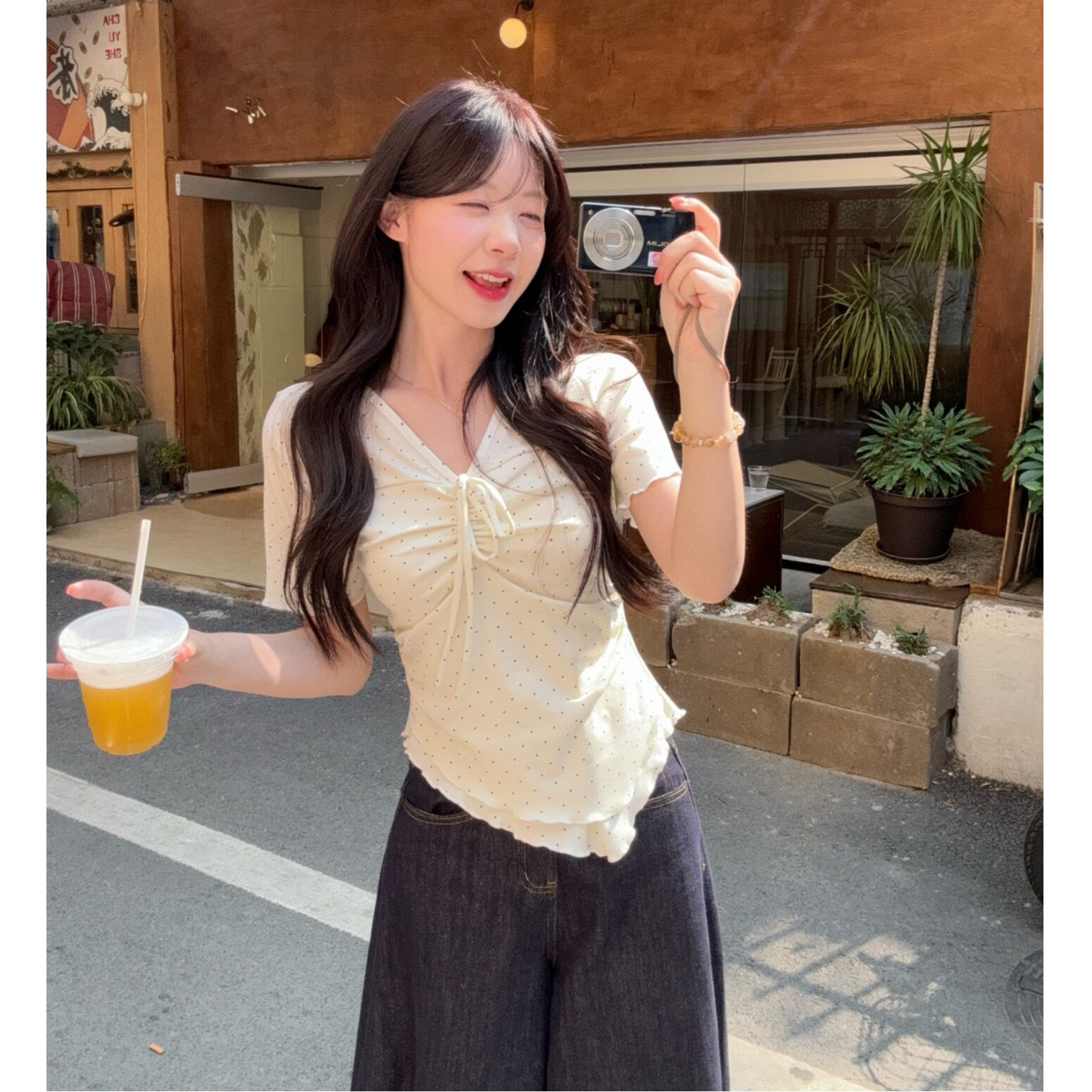 大码胖mm简约设计感正肩波点短袖T恤女显瘦V领不规则下摆百搭上衣