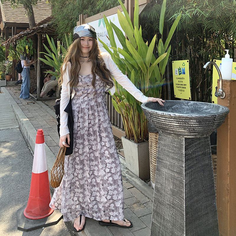 新势力时尚女装 气质方领印花吊带连衣裙女显白显瘦无袖碎花长裙