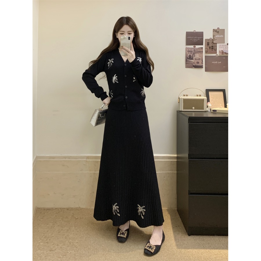 胖mm超火穿搭高级感亮片刺绣针织开衫女秋冬新款显瘦半身裙两件套