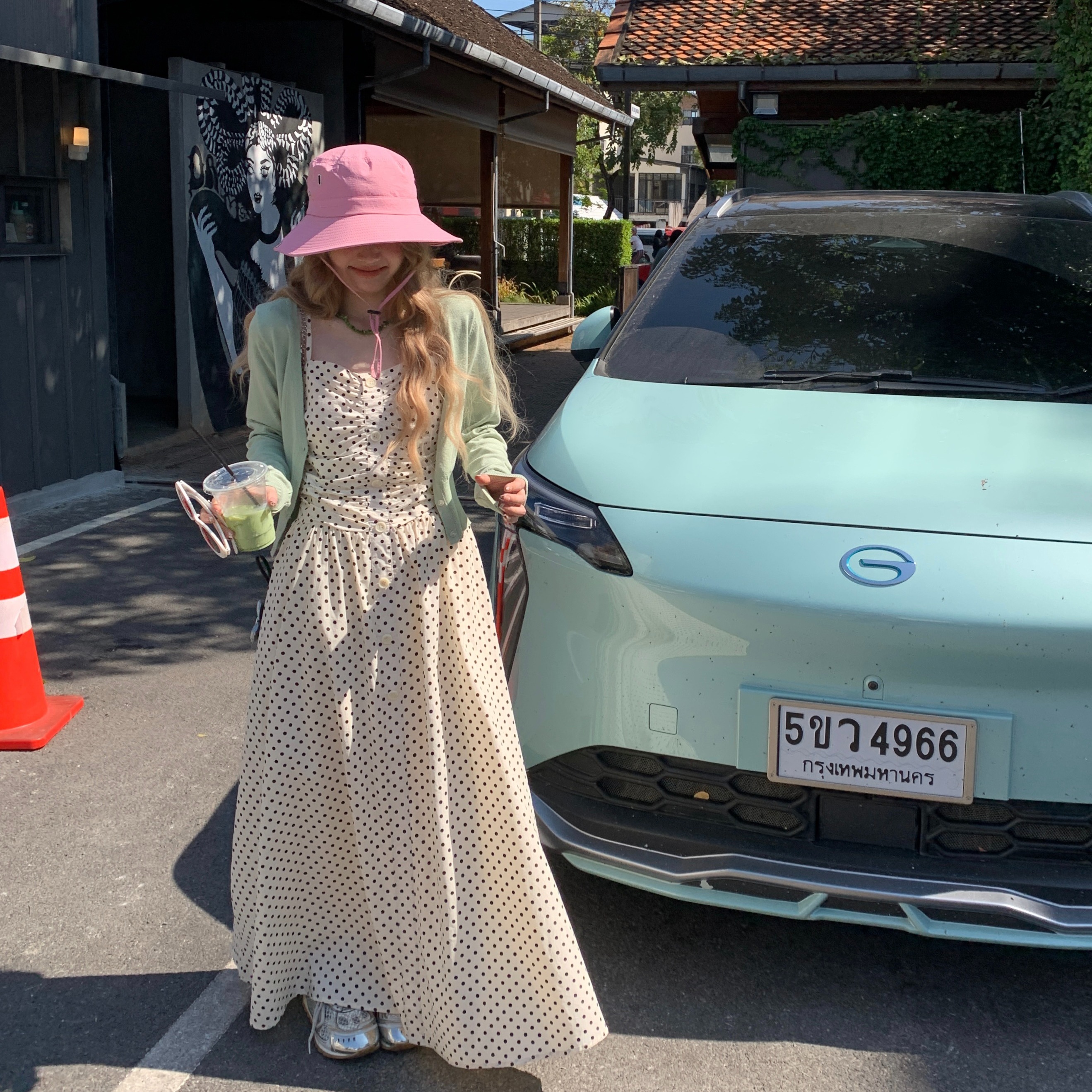 胖mm度假风白色波点抹胸吊带连衣裙女夏季新款收腰褶皱脚踝长裙潮