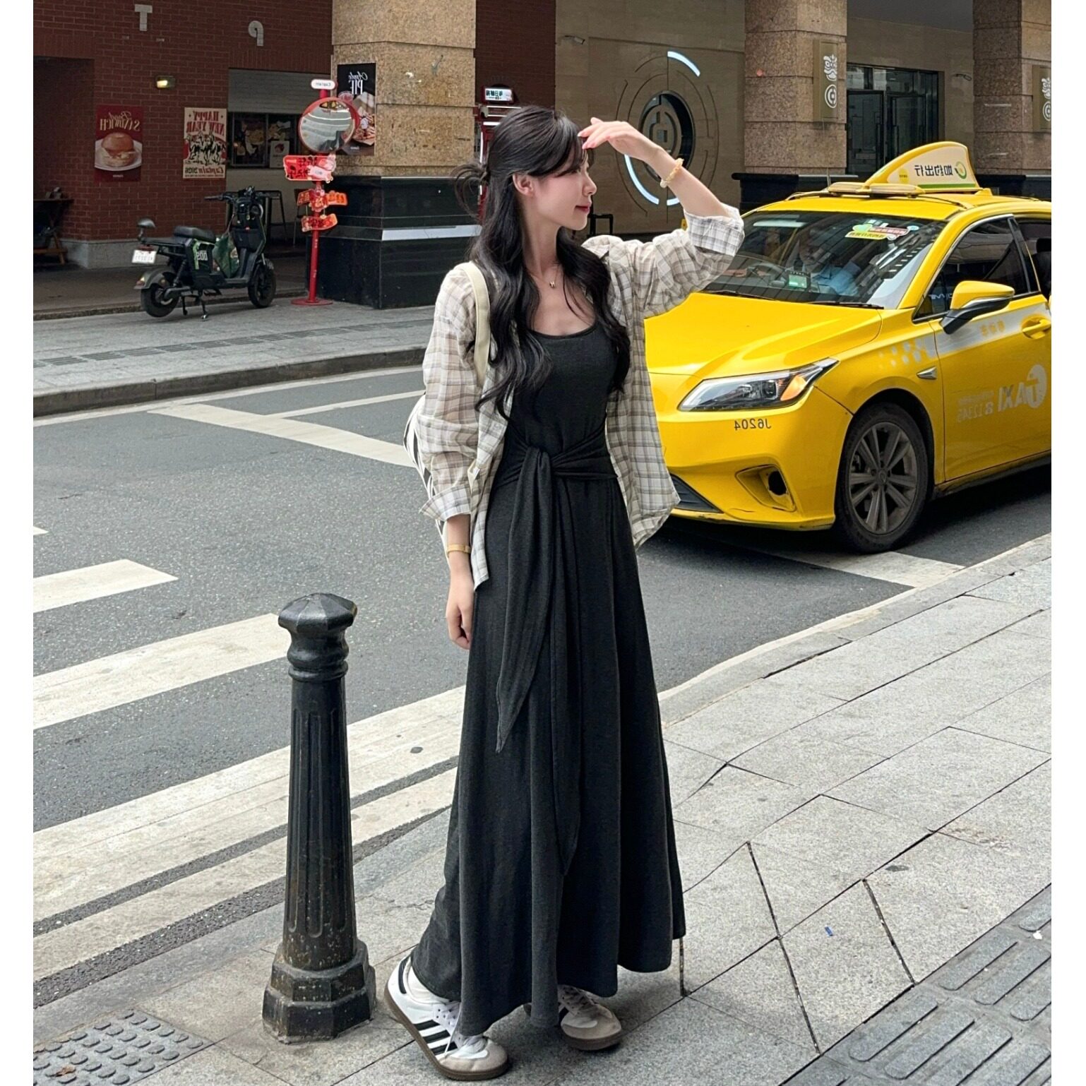 大码胖mm简约随性慵懒风格子衬衣开衫女高腰系带针织连衣裙两件套