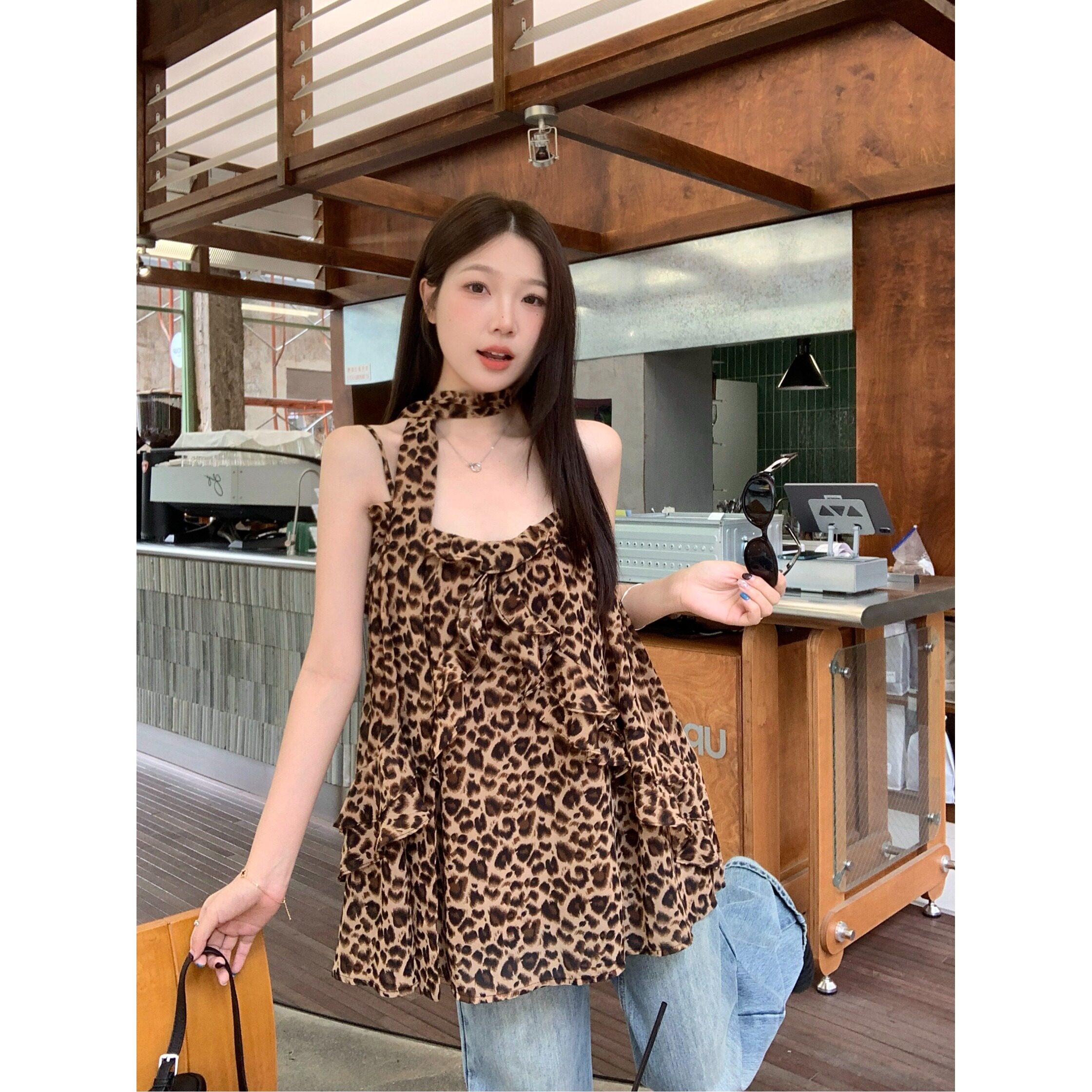大码胖mm甜酷辣妹豹纹飘带背心吊带女气质露锁骨宽松无袖显瘦上衣