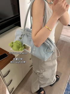 韩国小众牌纯元 多次水洗浅蓝牛仔帆布枕头包腋下包波士顿包复古