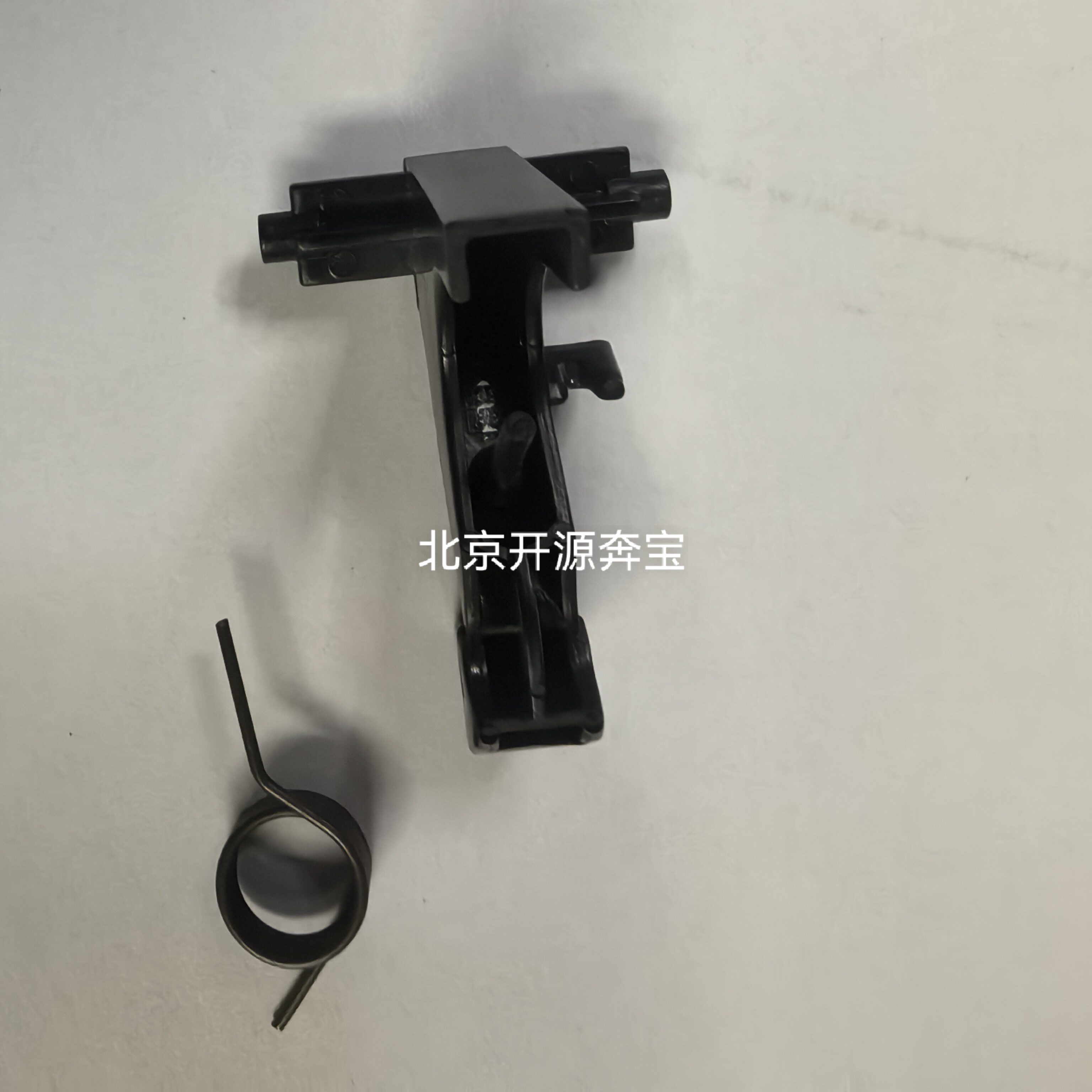 新款宝马X3G08扶手箱开关支架锁钩X5G05G18扶手箱开关卡扣带弹簧