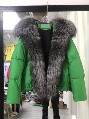 25新款羽绒服女银狐大毛领一圈毛高贵奢华大气时尚短款白鸭绒外套