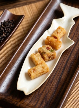 【创意小鱼】陶瓷鱼盘子特别好看的高级釉下彩奶白色简约餐具家用