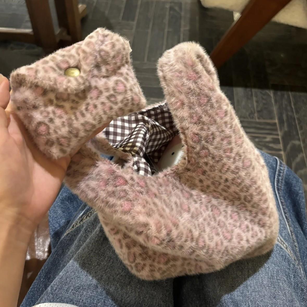 秋冬毛绒紫色豹纹小卡包ccd收纳包 便携可爱手挽包软乎乎手提包