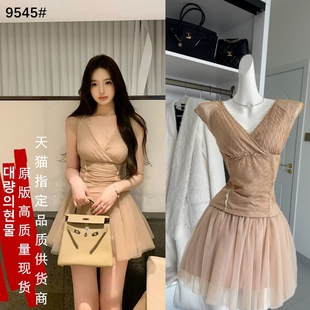 热狗很辣芭蕾如梦甜美气质深V领上衣防走光半身裙套装 Hotdog