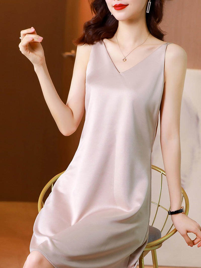 v领吊带连衣裙女夏季外穿宽松醋酸缎面中长款内搭打底白色背心裙