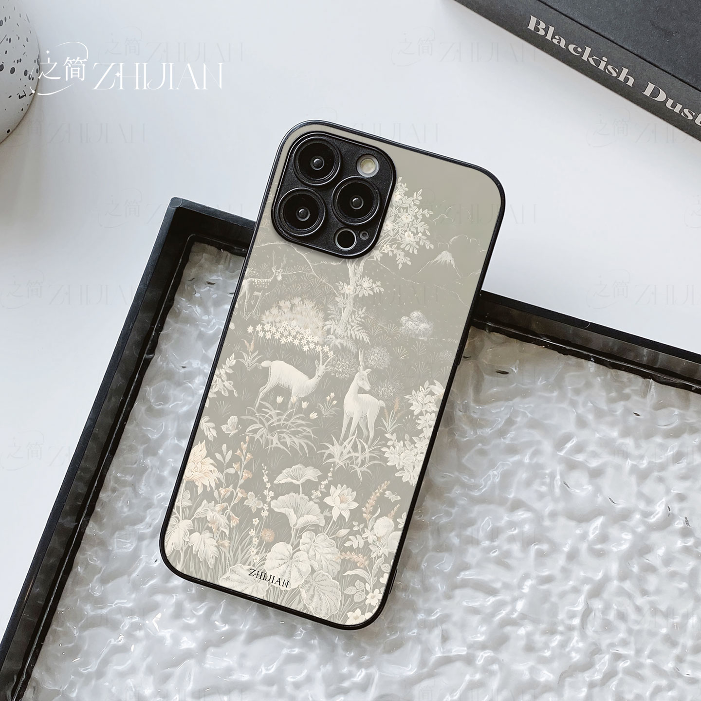 之简ZHIJIAN《鹿林花境》玻璃亮面磨砂手机壳新款小众不撞壳适用苹果17promaxVIVOY77EP70PRO一加ACE5Pro麦芒