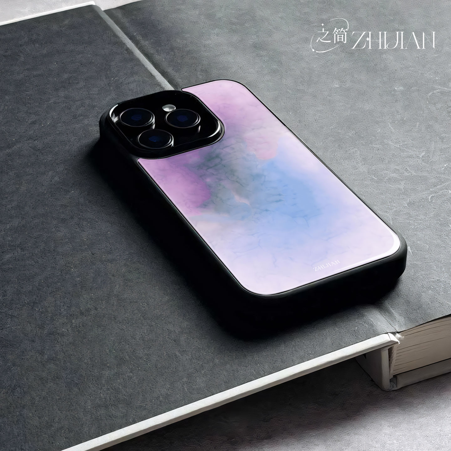 之简ZHIJIAN《粉蓝氤氲》玻璃亮面磨砂手机壳新款小众不撞壳适用苹果17promaxIQOO13MATE40EP70PRONOVA14PRO