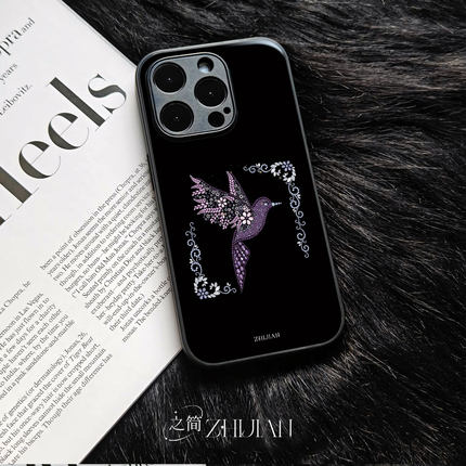 之简ZHIJIAN《紫雀镶钻》玻璃亮面磨砂手机壳新款小众不撞壳适用苹果17promaxIQOOZ8X三星S25ULTRA红米NOTE14