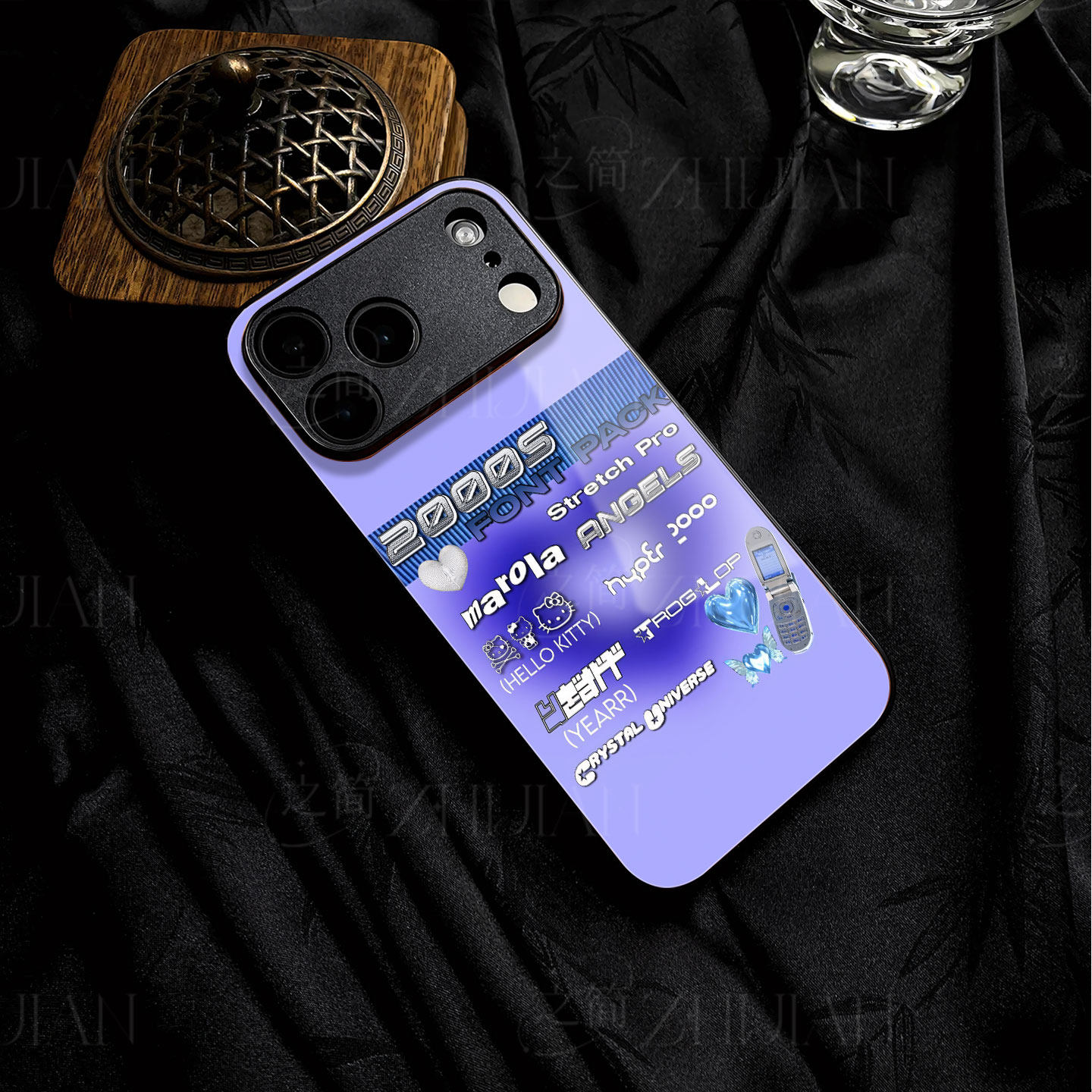 凯蒂千禧字体包磁吸磨砂黑框电镀玻璃手机壳适用苹果iphone17promax华为IQOOZ11TURBOVIVOX100ULTRA畅享90PRO