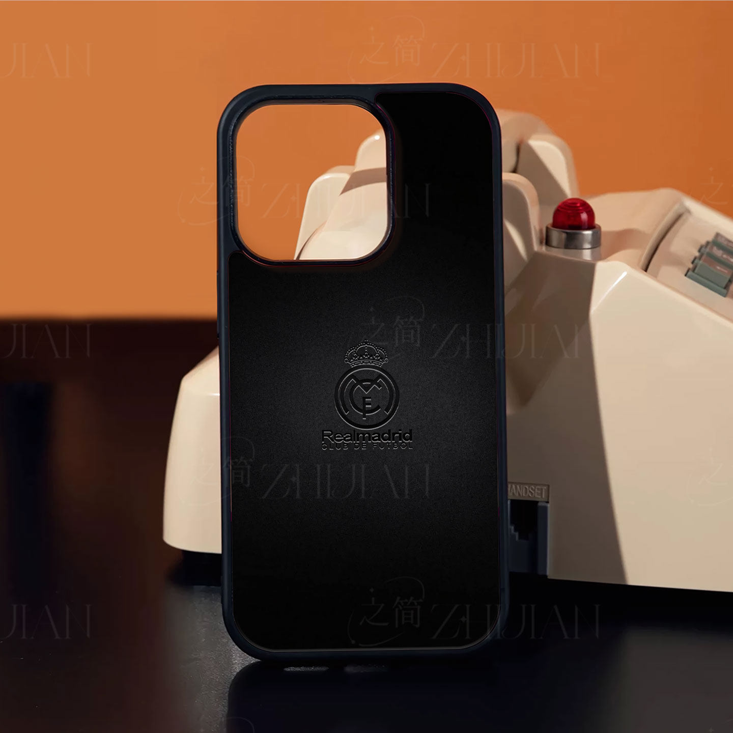 皇马黑金队徽磁吸磨砂黑框电镀玻璃手机壳适用苹果iphone17promax华为MATE80PROMAXMATE70PRO红米TURBO5MAXVI