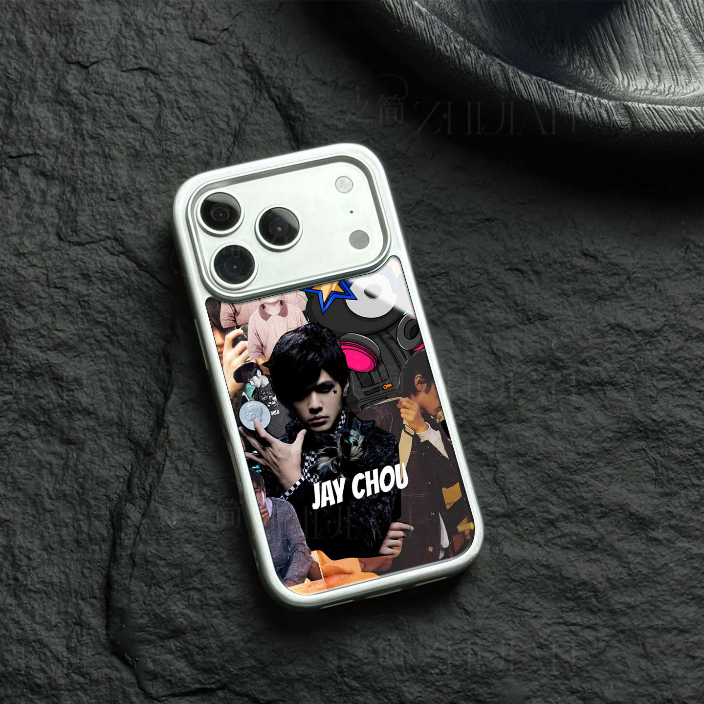 周杰伦照片拼图磁吸磨砂黑框电镀玻璃手机壳适用苹果iphone17promax华为OPPOFINDX8PRONOVA12PROIQOONEO7VIVO